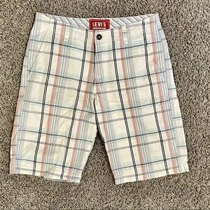 5/$25 Levi’s plaid shorts, size 32